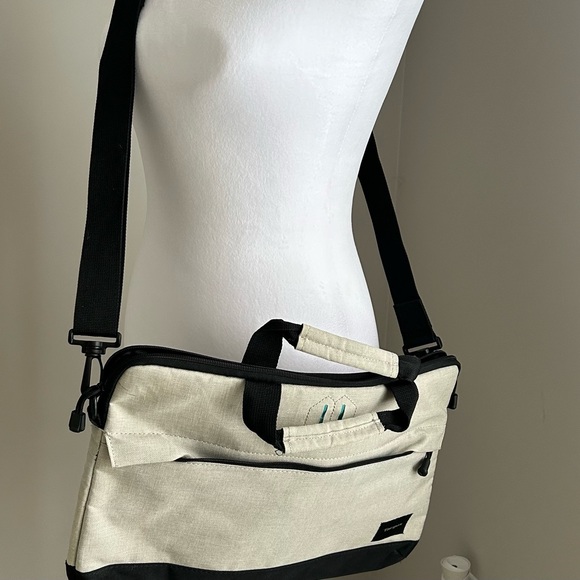 Targus - Laptop Bag - Picture 1 of 6
